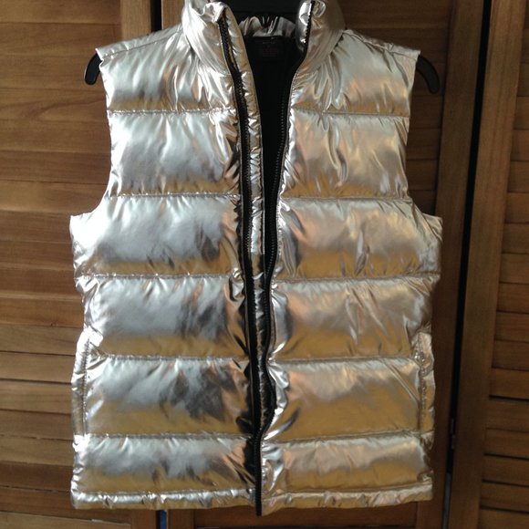 Gift for Lis*****Cute Silver Puffer Vest Full Zip Front, NWOT, Small - Picture 6 of 12